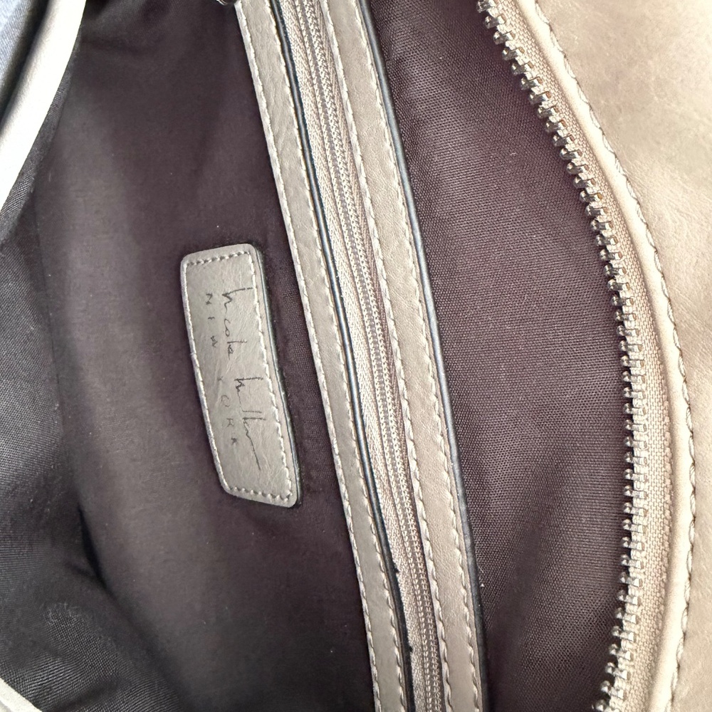 Nicole Miller grey faux leather crossbody bag - Picture 4 of 8